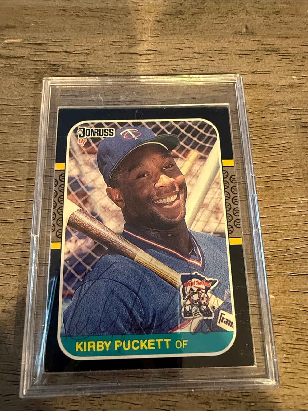 Autograph 1987 Donruss Kirby Puckett #149 baseball card.